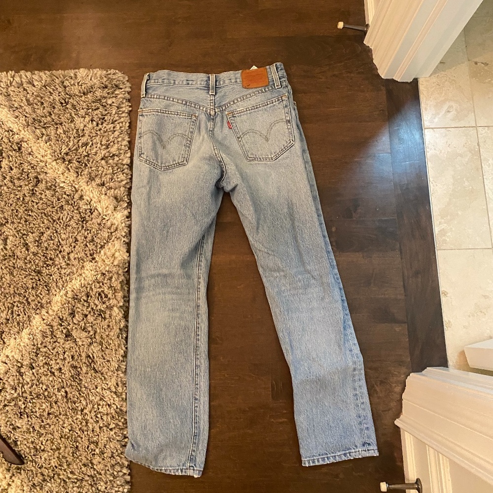 Mid Rise Levi's - Picture 2 of 3